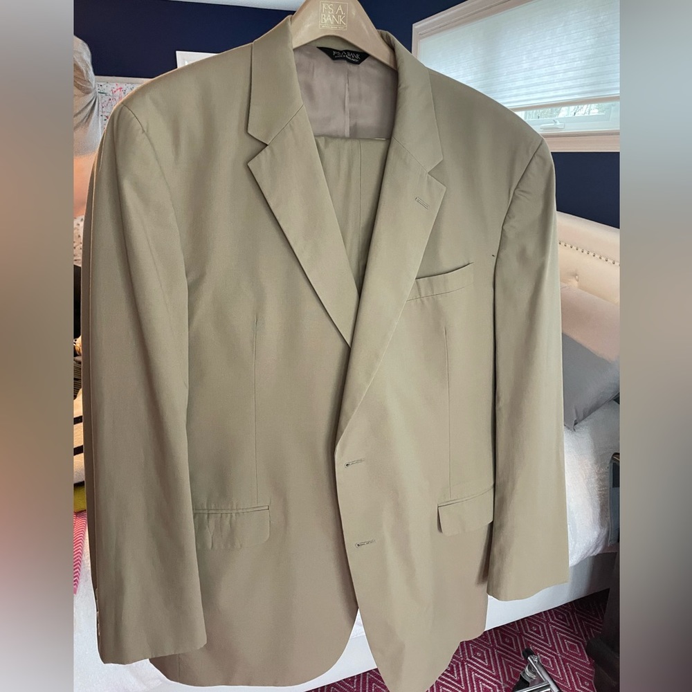 Jos A Banks 46XL khaki suit. Pants size 40 waist, 34 inseam. EUC.